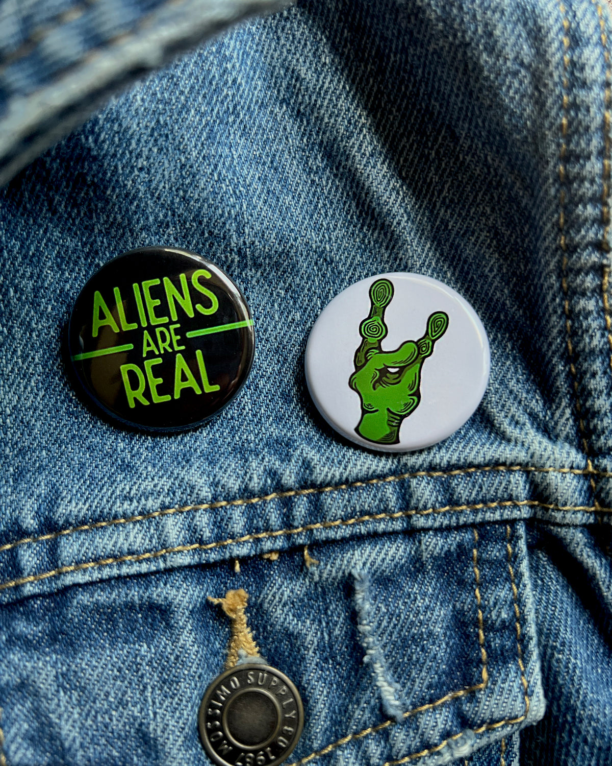alien buttons